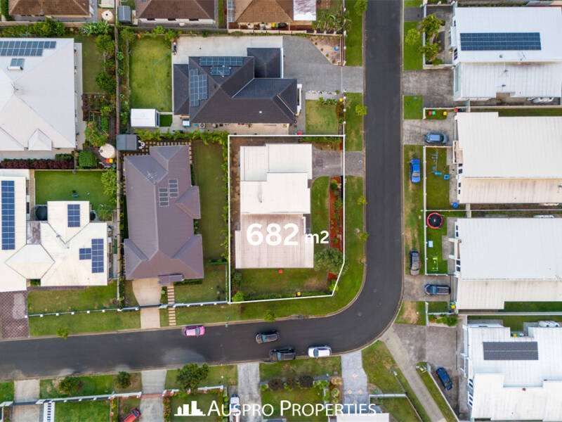 27 Maryland Drive, REGENTS PARK, Queensland 4118 Australia